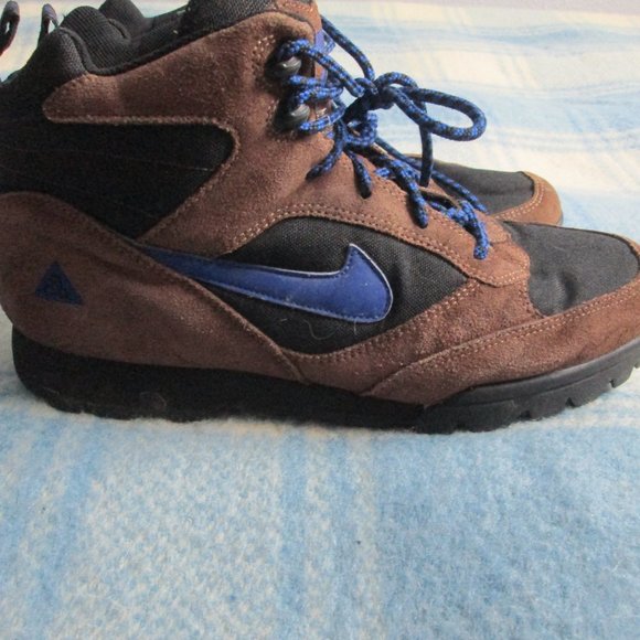 nike boots size 3